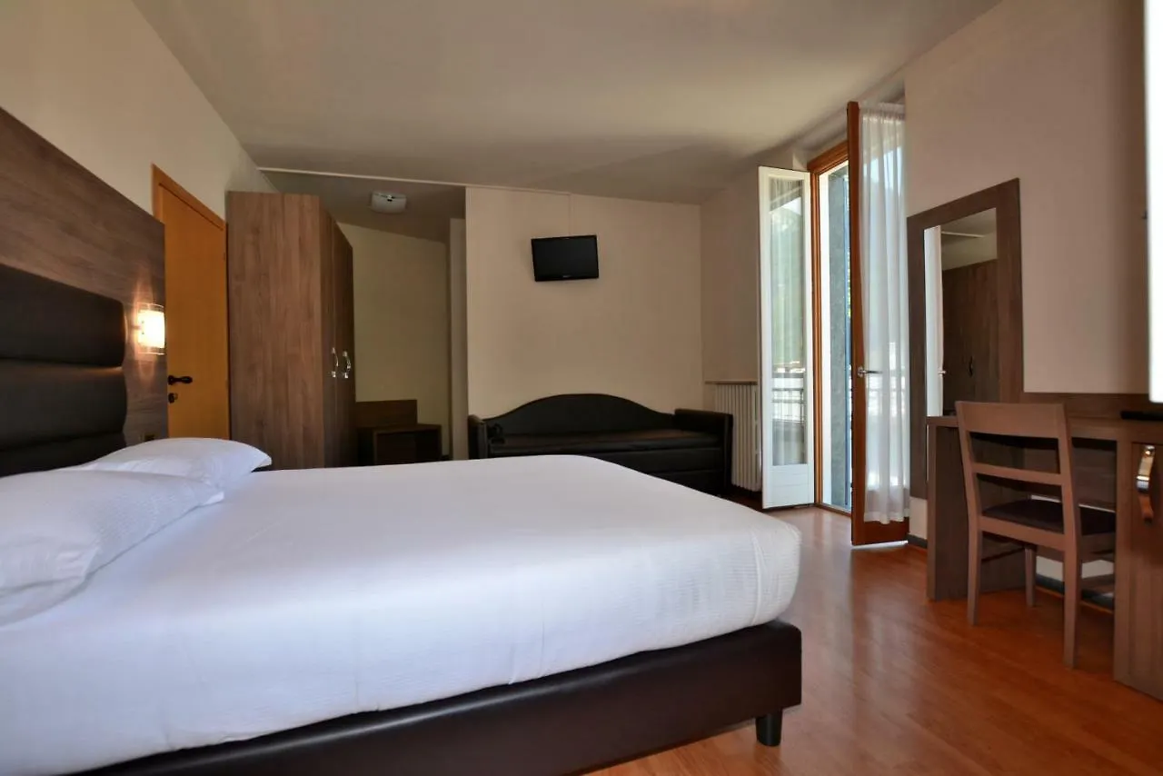 Hotel Flora** Chiavenna